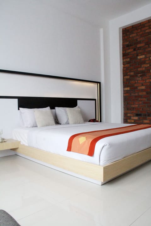 Deluxe Double or Twin Room | Premium bedding, minibar, in-room safe, WiFi (free)