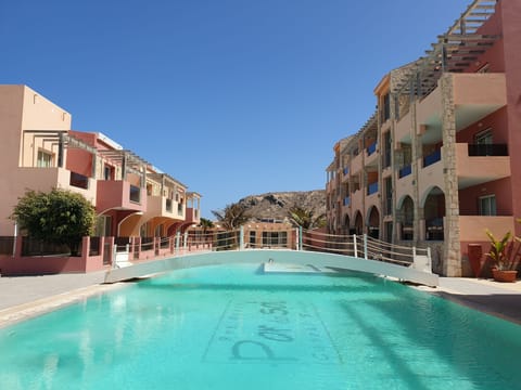 Outdoor pool, pool umbrellas, sun loungers
