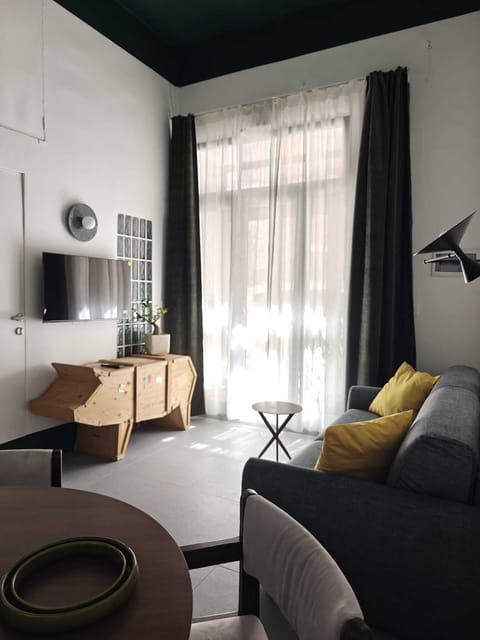 Exclusive Apartment, City View | Living area