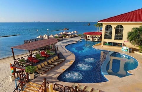 10 outdoor pools, free cabanas, pool umbrellas