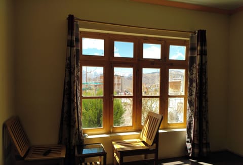 Deluxe Double Room, Balcony, Mountain View | Interior