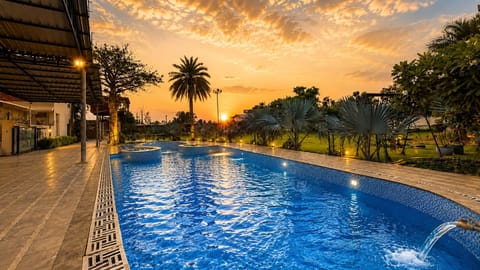 5 outdoor pools, sun loungers, lifeguards on site