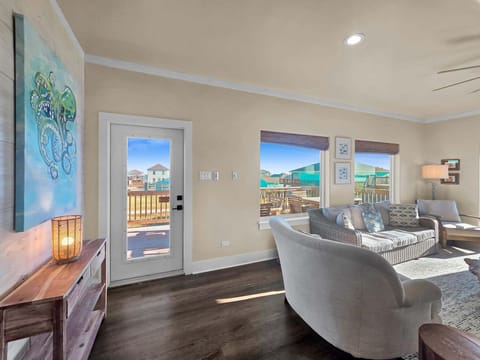 House, 3 Bedrooms | Living area | Smart TV