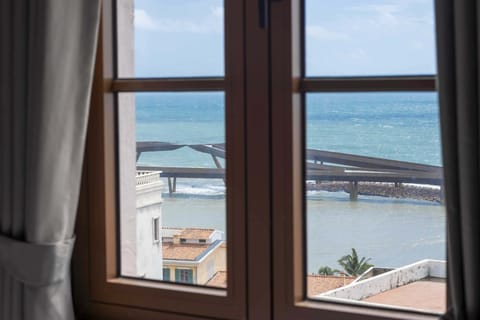 Deluxe Double Room, Beach View | Interior