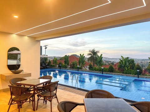 10 outdoor pools