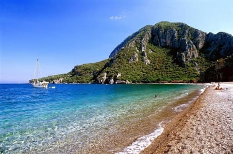 Beach nearby, white sand, free beach cabanas, sun loungers