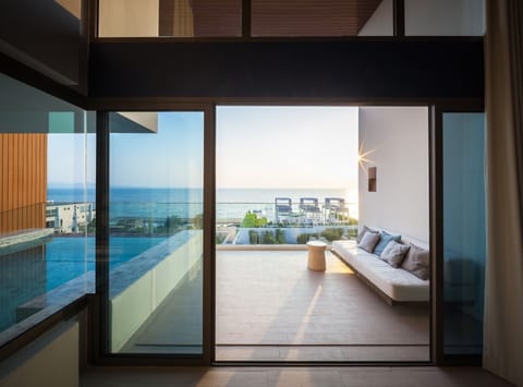 Villa, 1 King Bed (Sky Pool) | 1 bedroom, minibar, in-room safe, desk