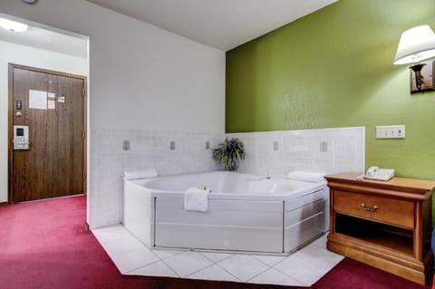 Shower, free toiletries, towels