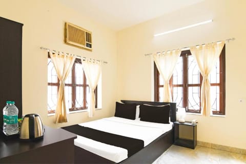Deluxe Double Room, City View | Desk, soundproofing, free WiFi