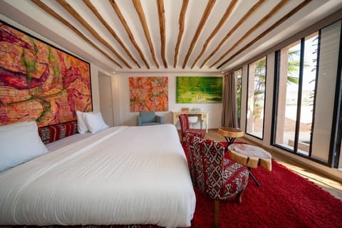 Deluxe Suite | In-room safe, desk, laptop workspace, iron/ironing board (on request)