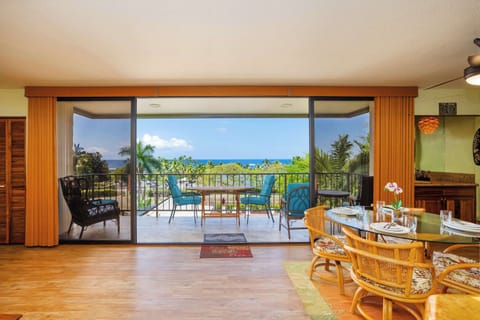 Condo, Multiple Beds, Lanai, Ocean View (Sunset View at Kahaluu Bay Villas) | Dining