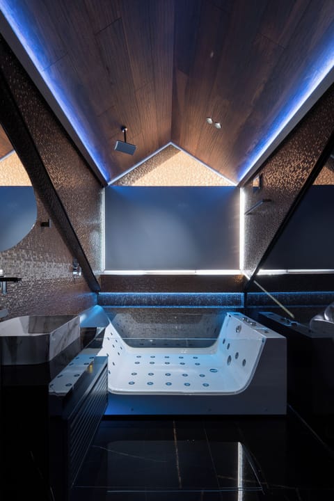 Luxury Suite, Executive Level | Spa