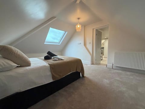 1 bedroom, iron/ironing board, WiFi (free), bed sheets