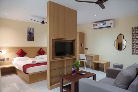 Desk, laptop workspace, iron/ironing board, free WiFi