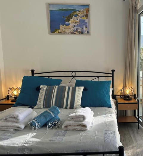 Studio, Balcony, Mountain View | Blackout drapes, free WiFi