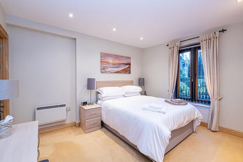 Basic Room, 1 King Bed, Non Smoking | Free WiFi