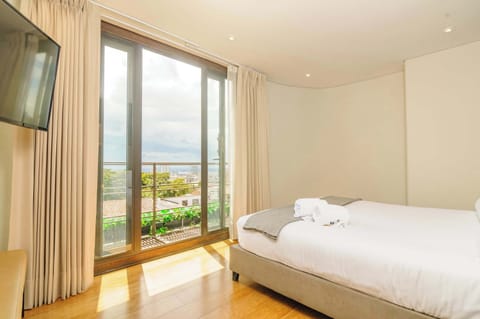 Apartment, 2 Queen Beds, Balcony, City View (La Primera 304 Live) | 2 bedrooms