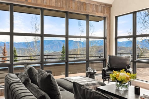 House (6 Bedrooms) | Interior