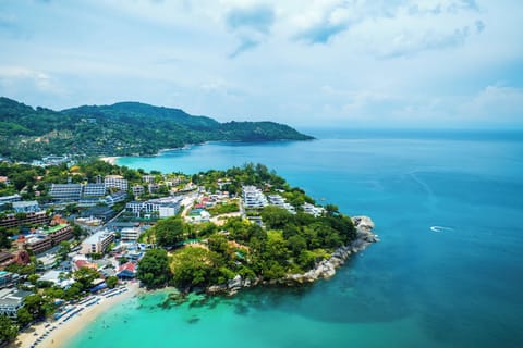 Beach nearby, white sand, beach shuttle, beach umbrellas