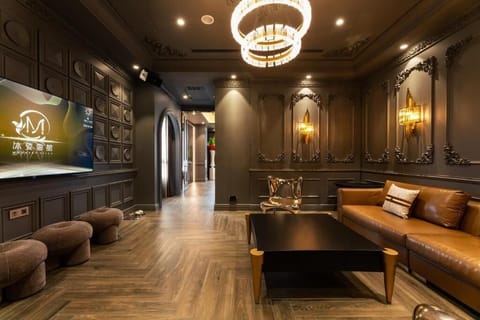 Deluxe Double Room, City View | Interior