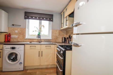 Cookware/dishes/utensils