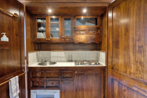 Coffee/tea maker, electric kettle