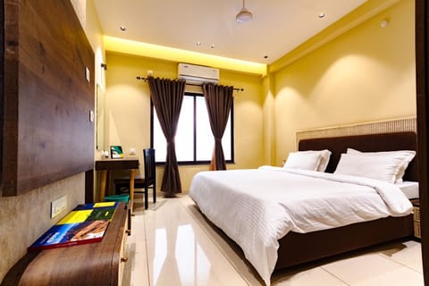 Superior Double Room, City View | Desk, laptop workspace, free WiFi