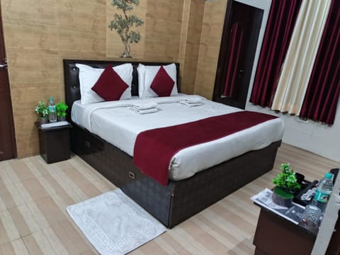 Deluxe Double Room | Desk, laptop workspace, free WiFi, bed sheets