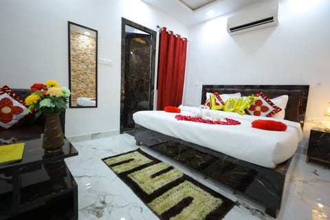 Family Quadruple Room, City View | Desk, free WiFi