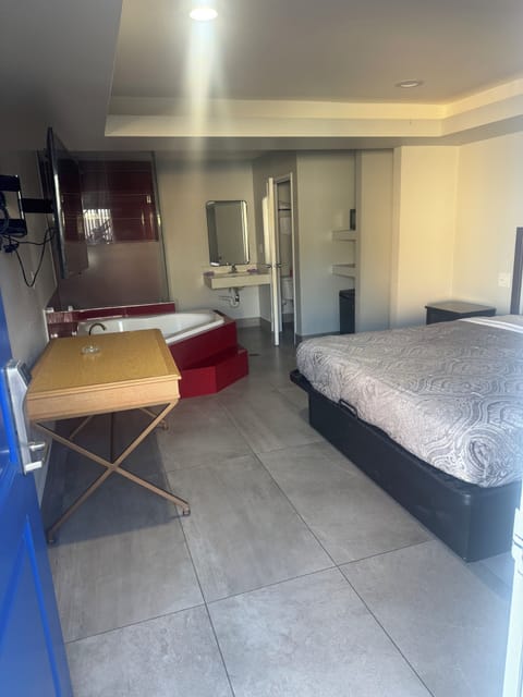 Luxury Room, 1 King Bed, Non Smoking, Private Bathroom | Free WiFi