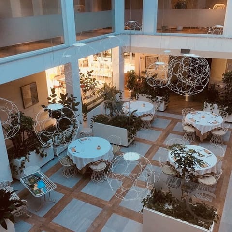 Lunch, dinner, brunch served; Italian cuisine 