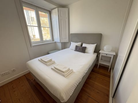 Deluxe Apartment, Ensuite, River View (Alfama Premium) | Blackout drapes, iron/ironing board, free WiFi