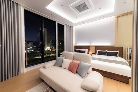 Family Suite | Desk, free WiFi