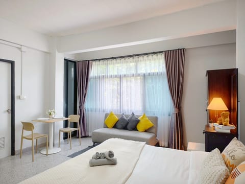 Corner Room (2 windows) | Desk, iron/ironing board, free WiFi, bed sheets