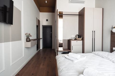 Deluxe Double Room, City View | Egyptian cotton sheets, premium bedding, down comforters