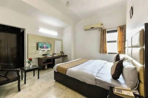 Room, Balcony