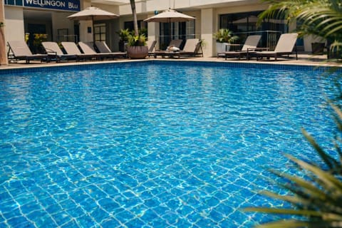 7 outdoor pools