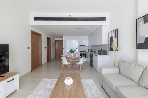 Apartment, Balcony, City View | Living area
