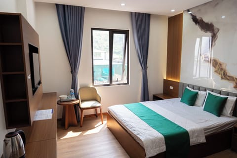 Luxury Double Room, City View | Premium bedding, memory foam beds, desk, laptop workspace