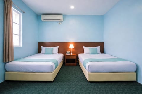 Executive Room | Desk, iron/ironing board (on request), WiFi (free), bed sheets