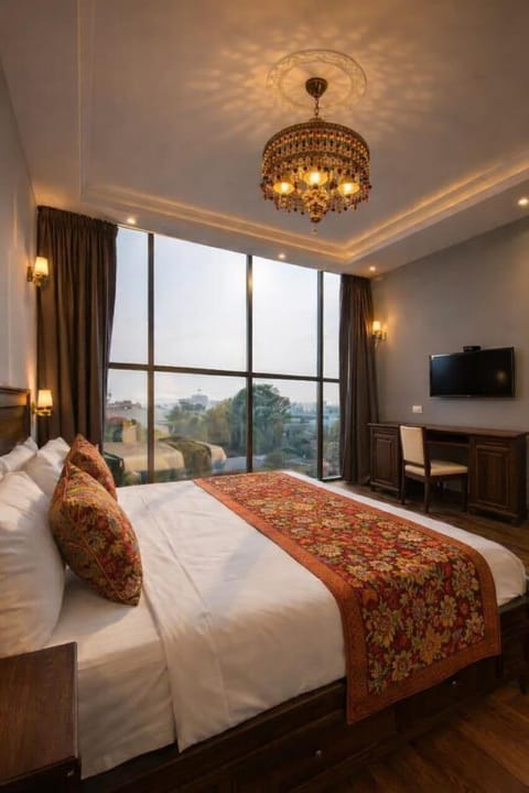Superior Double Room, City View | Desk, free WiFi