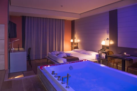 Suite | Minibar, in-room safe, desk, soundproofing