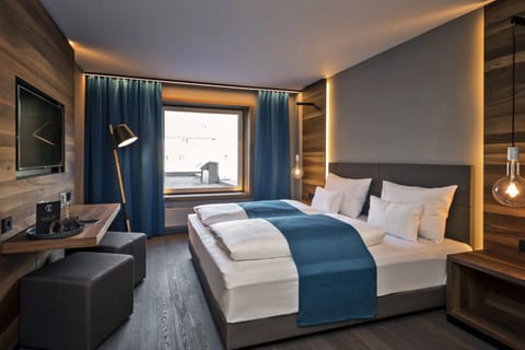 Standard Twin Room (Muskat) | Premium bedding, in-room safe, desk, free cribs/infant beds