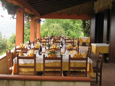 Quadruple Room | Outdoor dining