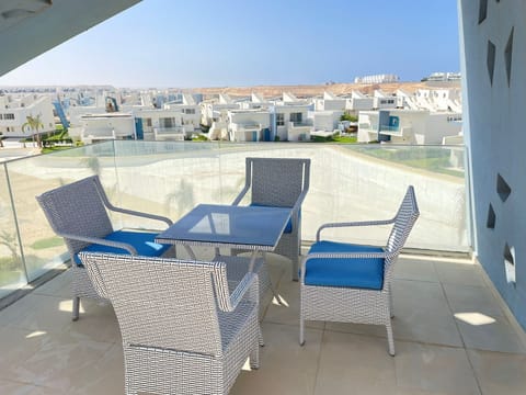 Chalet, 3 Bedrooms, Lagoon View | Outdoor dining