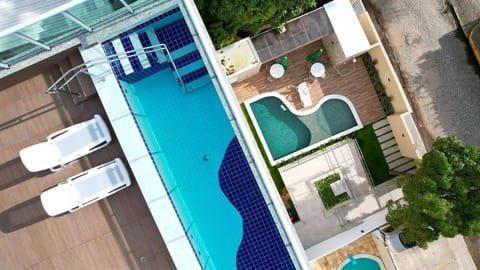 2 outdoor pools