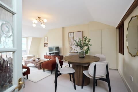 Apartment | Dining