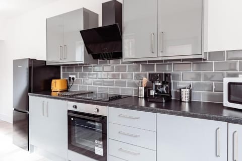 House, 3 Bedrooms, Non Smoking | Private kitchen | Toaster