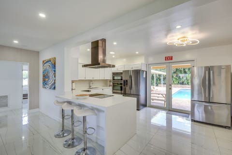 House (5 Bedrooms) | Interior