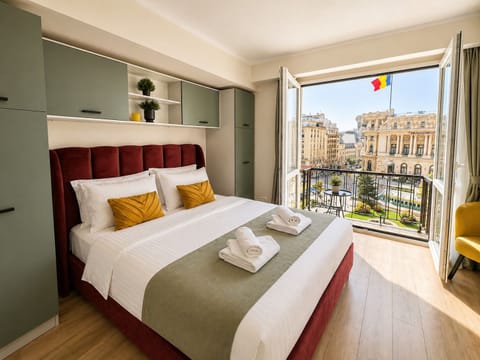 Grand Studio, Balcony, City View | Blackout drapes, iron/ironing board, free WiFi